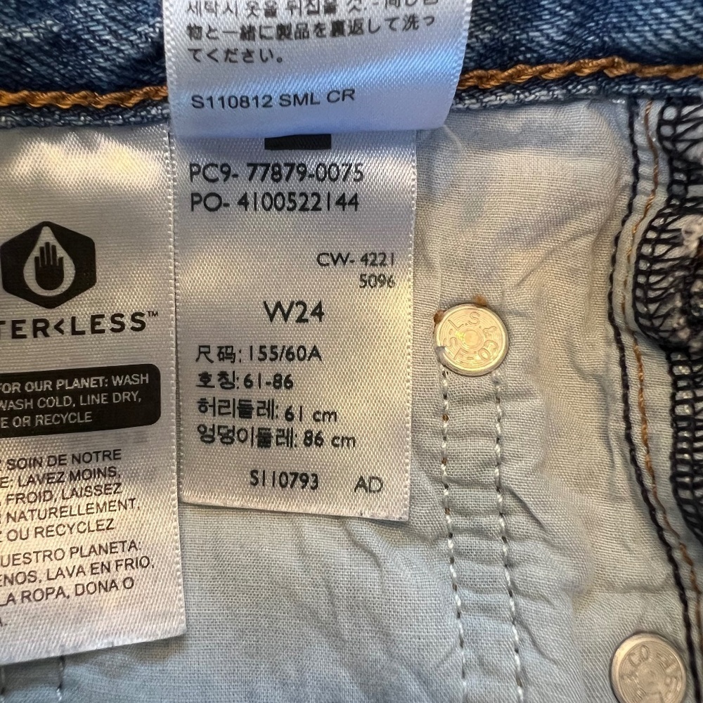 Levi’s Distressed Ribcage Cut-Off Jean Shorts - Picture 12 of 13